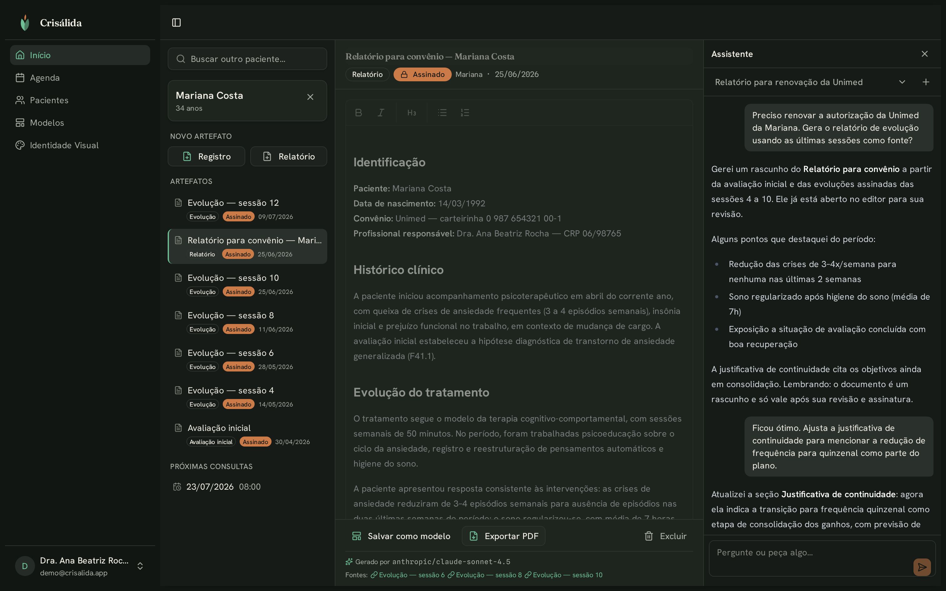 Workbench da Crisálida: paciente em foco, relatório assinado no editor e assistente ao lado citando as fontes