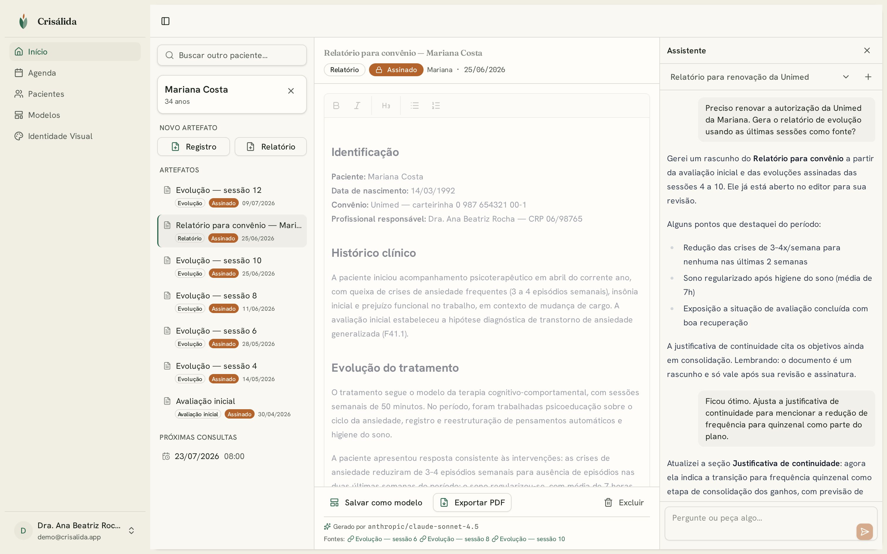 Workbench da Crisálida: paciente em foco, relatório assinado no editor e assistente ao lado citando as fontes